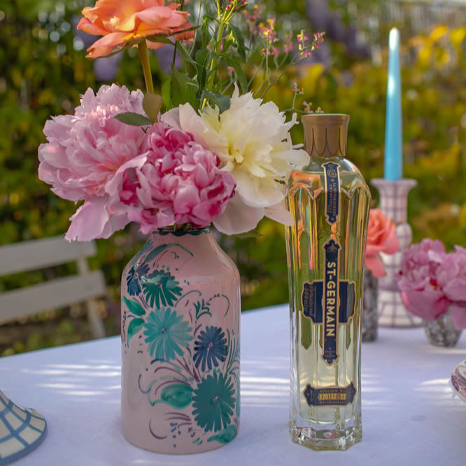 Elevate hosting at home with the beautiful Genie in a Bottle deco vase and a bottle of St-Germain Elderflower Liqueur 70cl to add unexpected flavour to your favourite cocktail. St-Germain liqueur official store