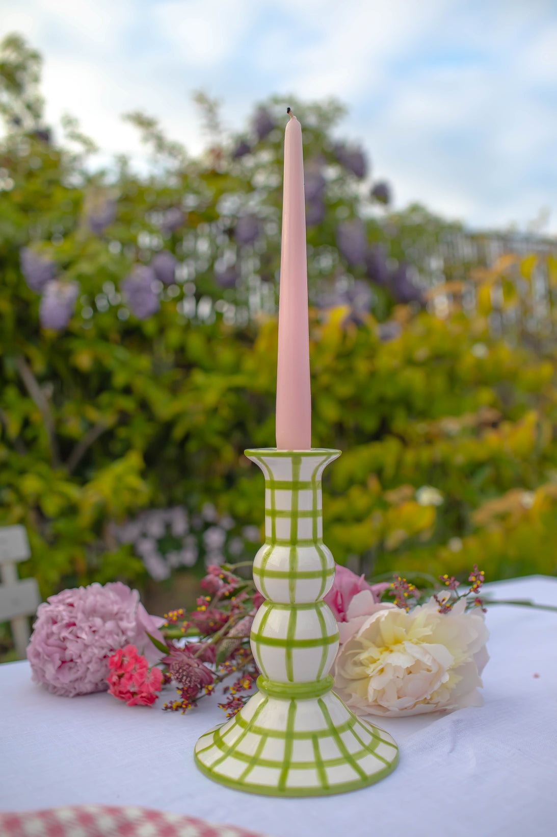 Elevate hosting at home with a set of two Lumière candle holders and a bottle of St-Germain Edelflower liqueur 70cl to add unexpected flavour to your favourite cocktail. St-Germain liqueur official store